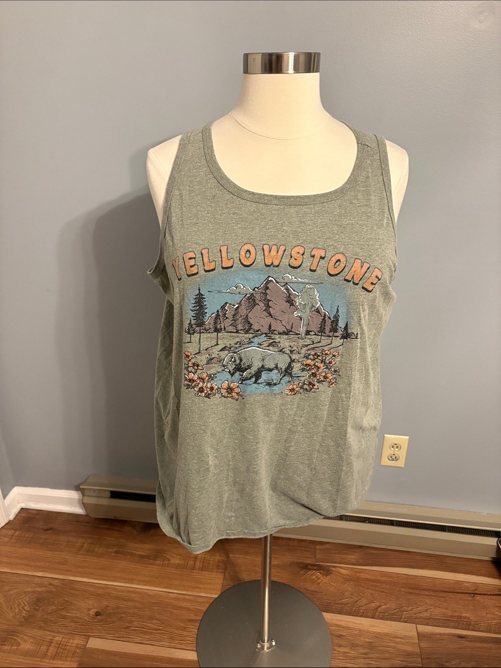 Yellowstone Graphic Scoop Tank - Olive Green